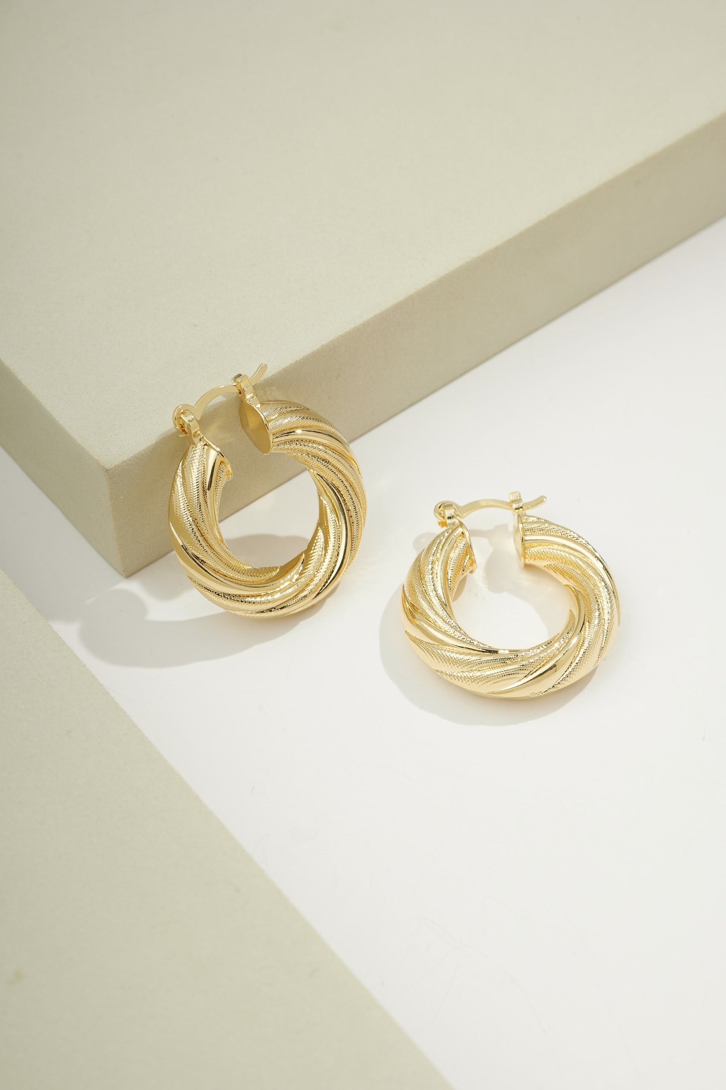 Copacabana Wave Hoops Gold