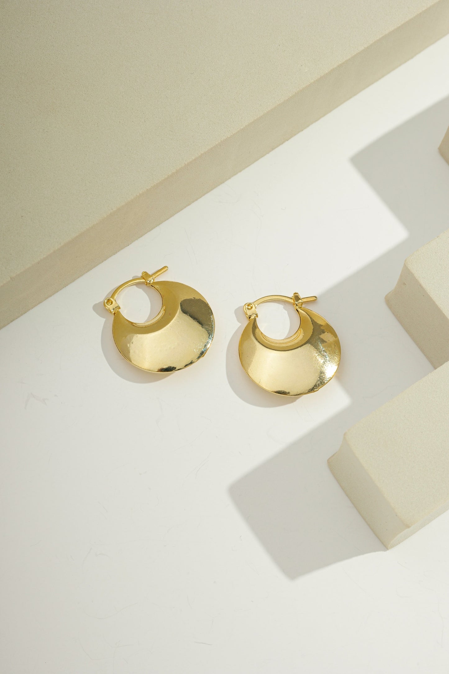 Luxe Oval Hoop Gold