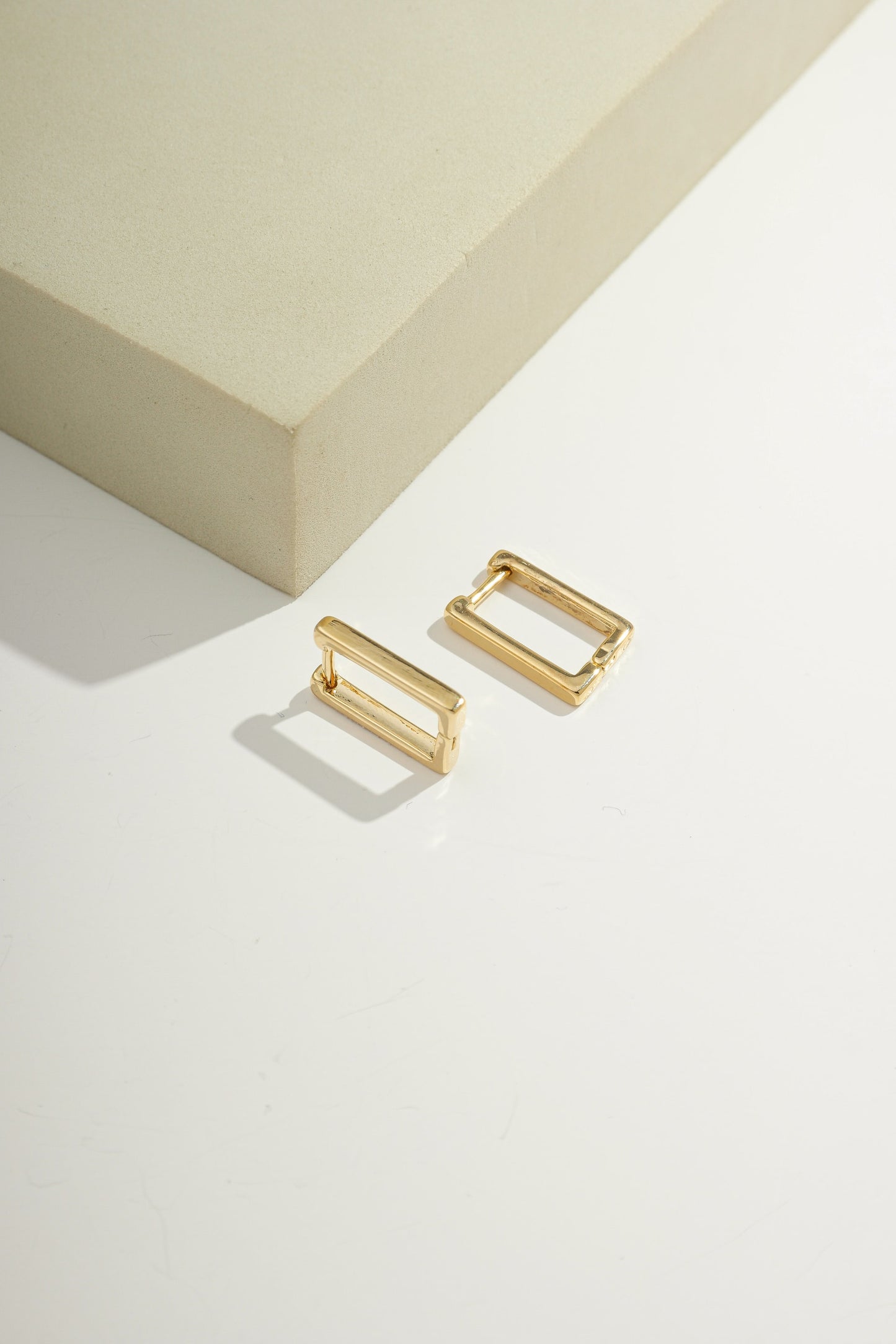Rectangular Minimal Hoops Gold