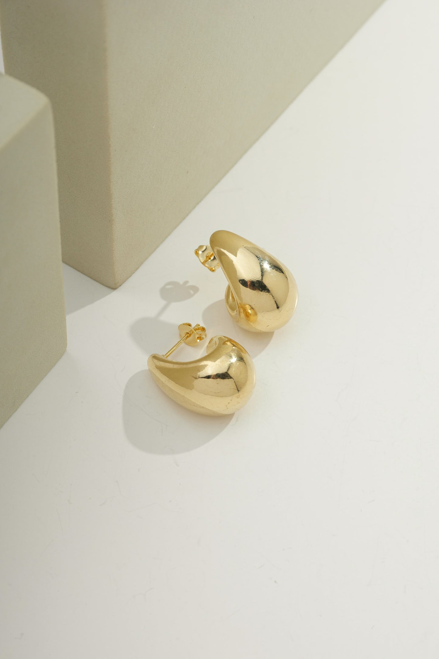 Victoria Teardrop Earrings Gold