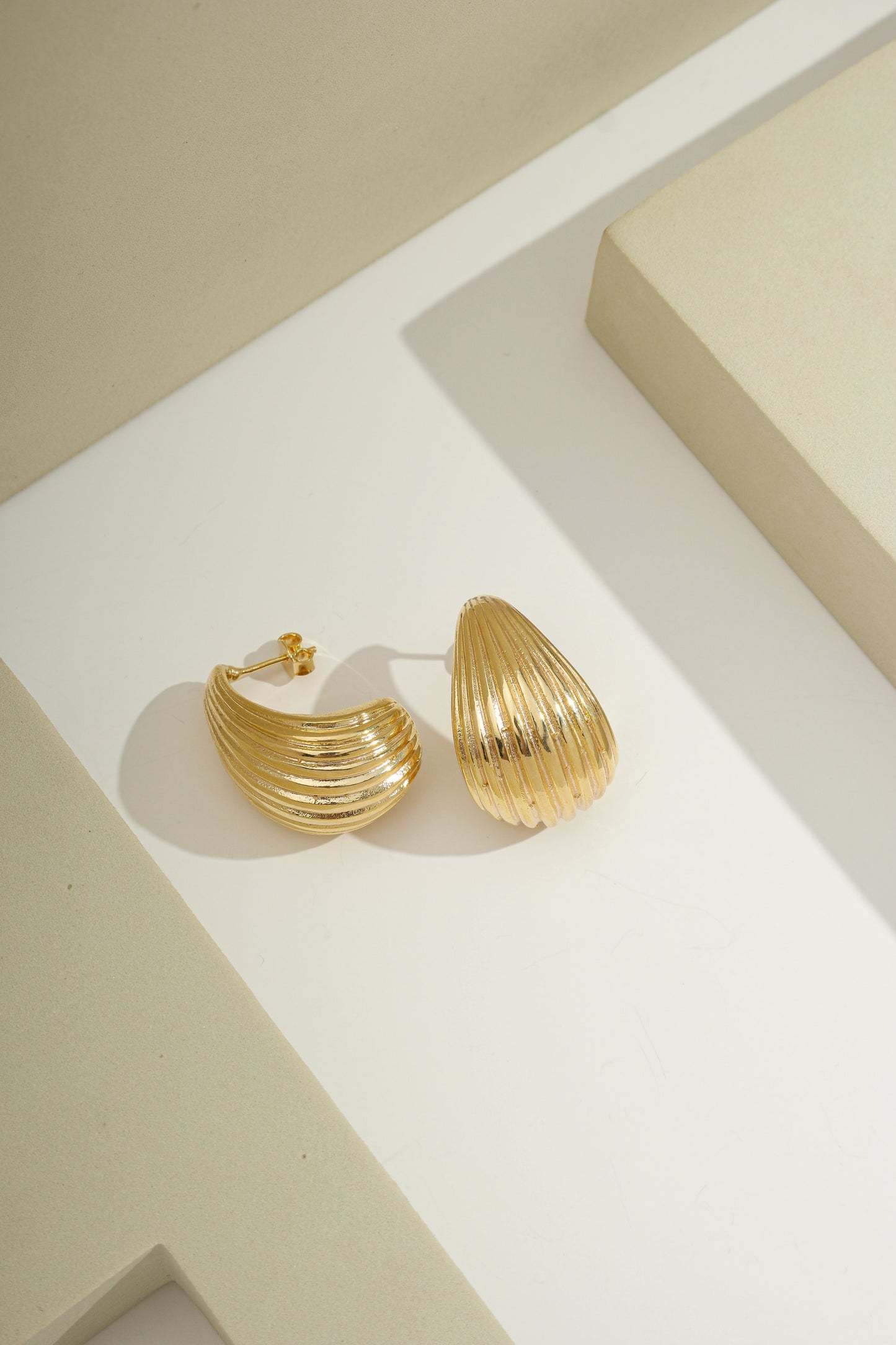Fluted Teardrop Earring Gold