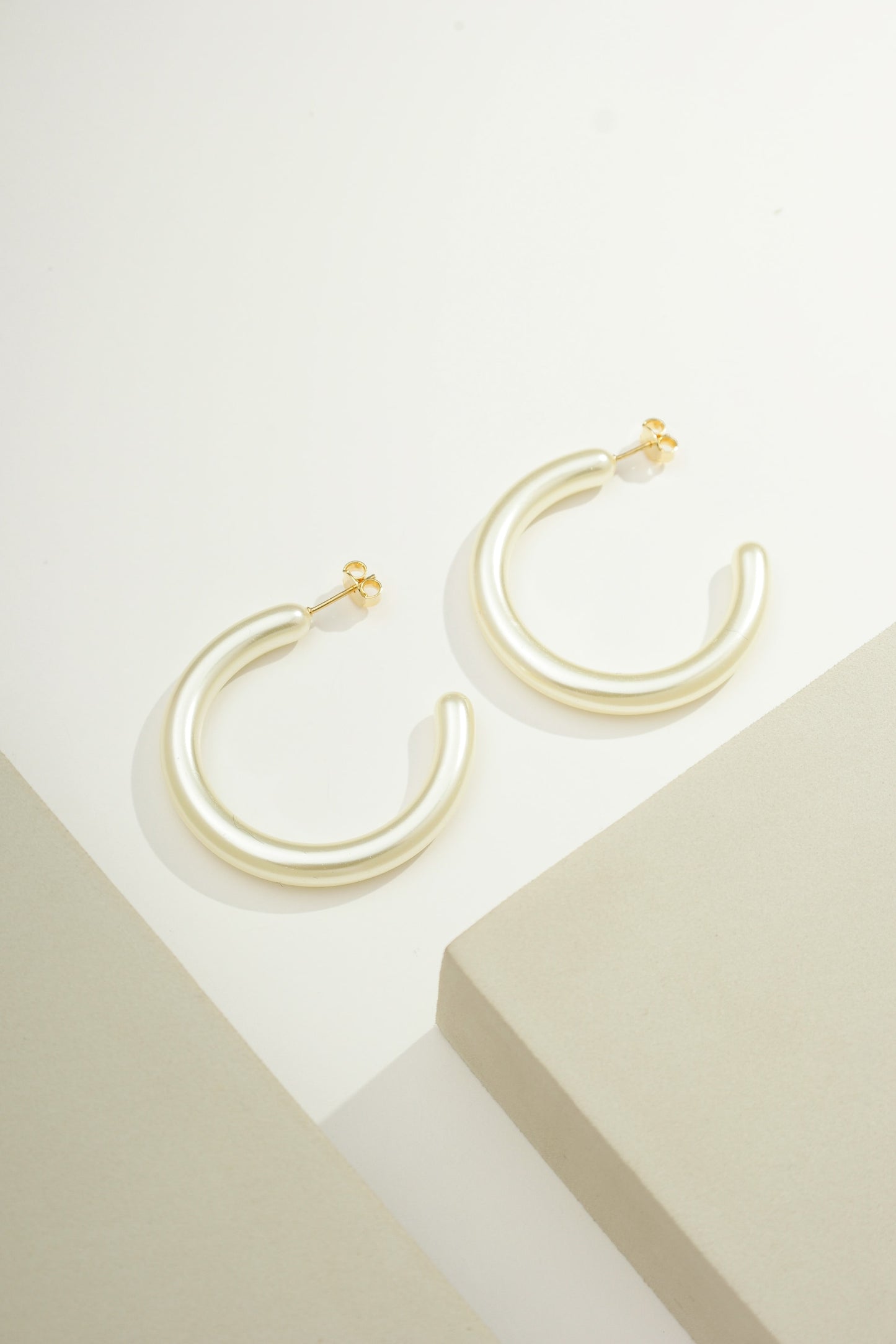 Grande Pearlized Hoops Gold