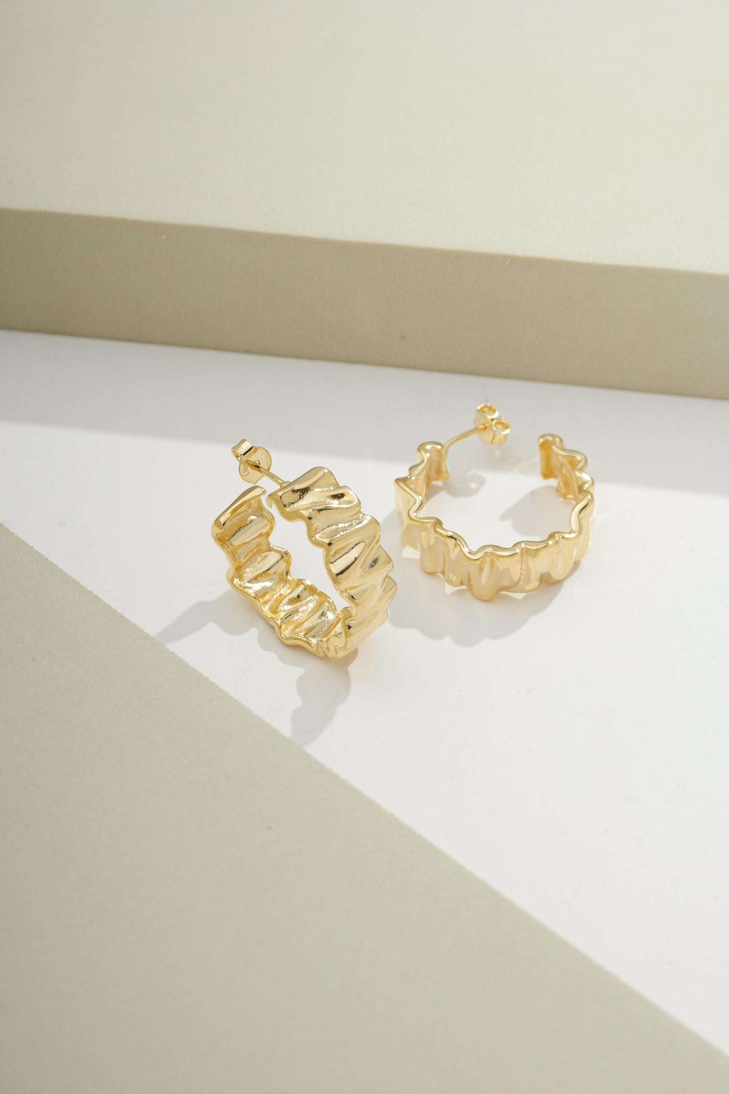Wavy Hoops
