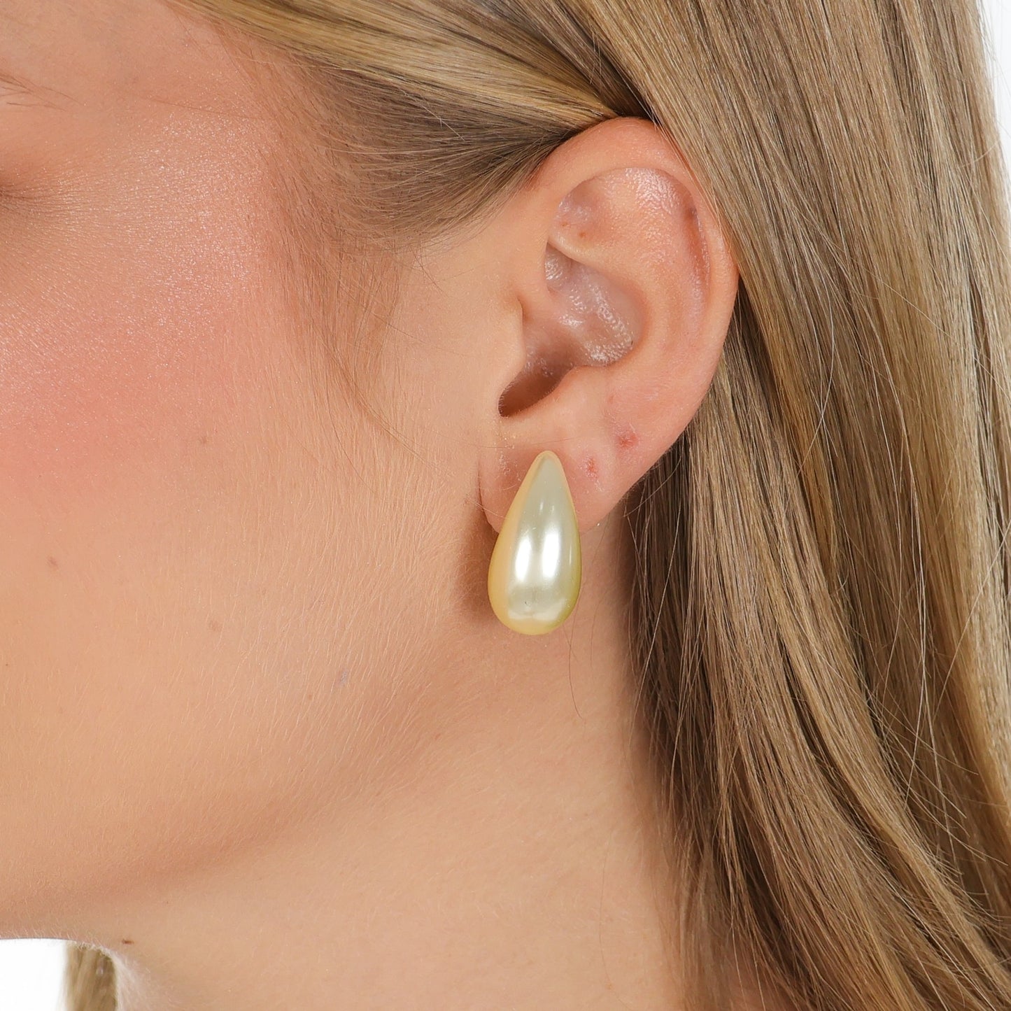 Statement Pearlized Teardrop Earrings Gold