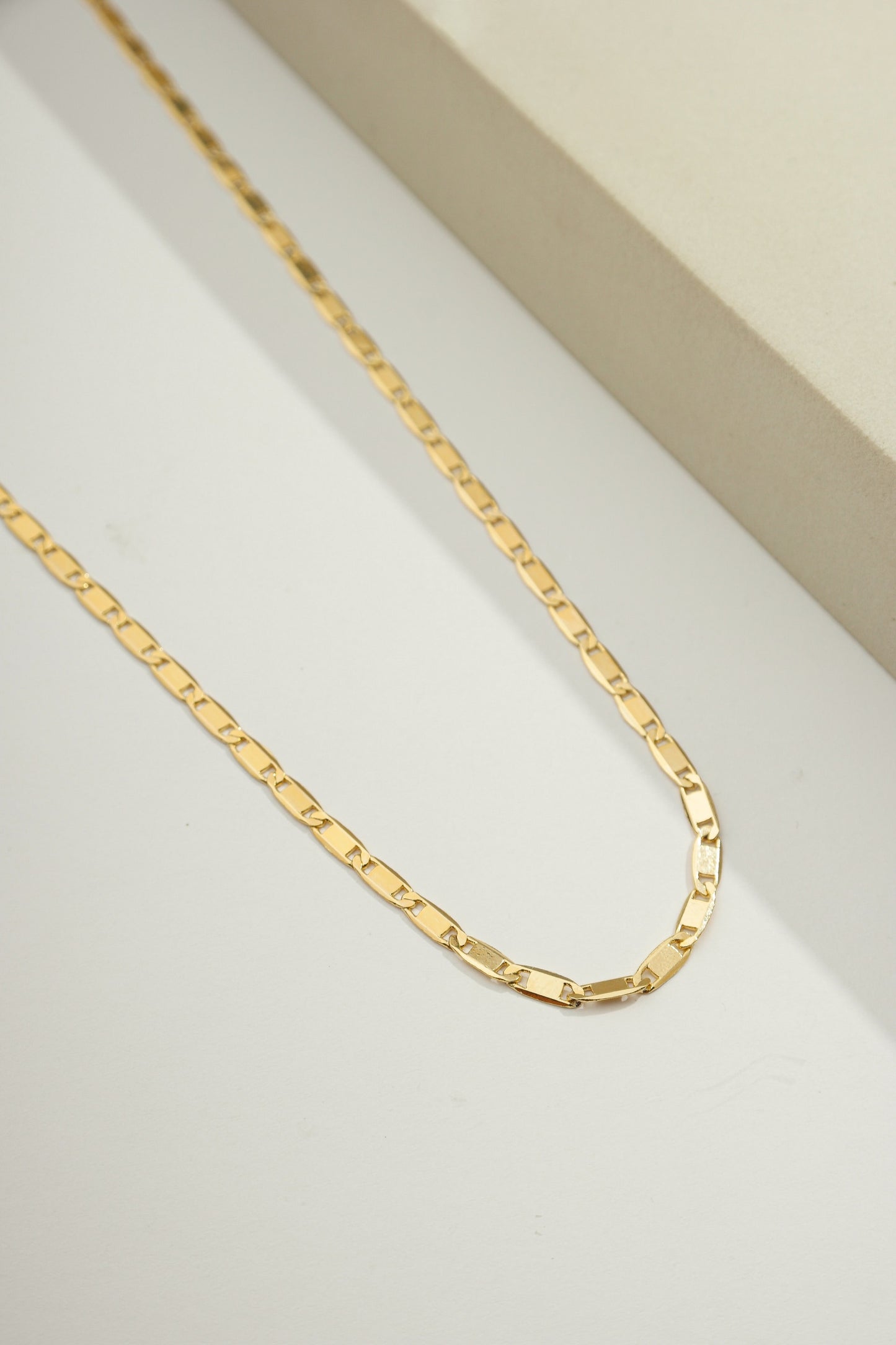 Classic Figaro Chain - 2,5mm Wide Gold / 16"