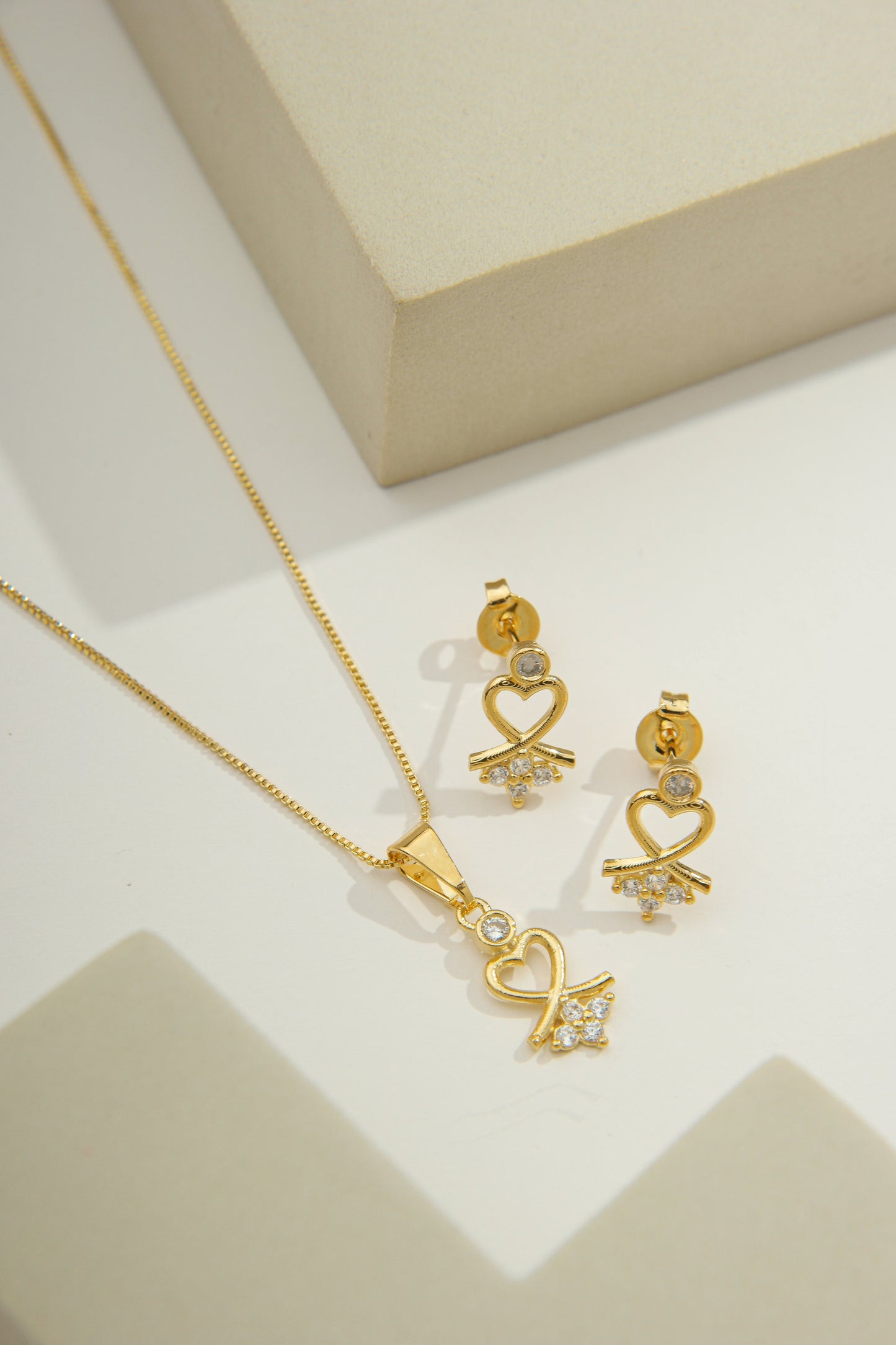 Delicate Heart Zirconia Jewelry Set Gold