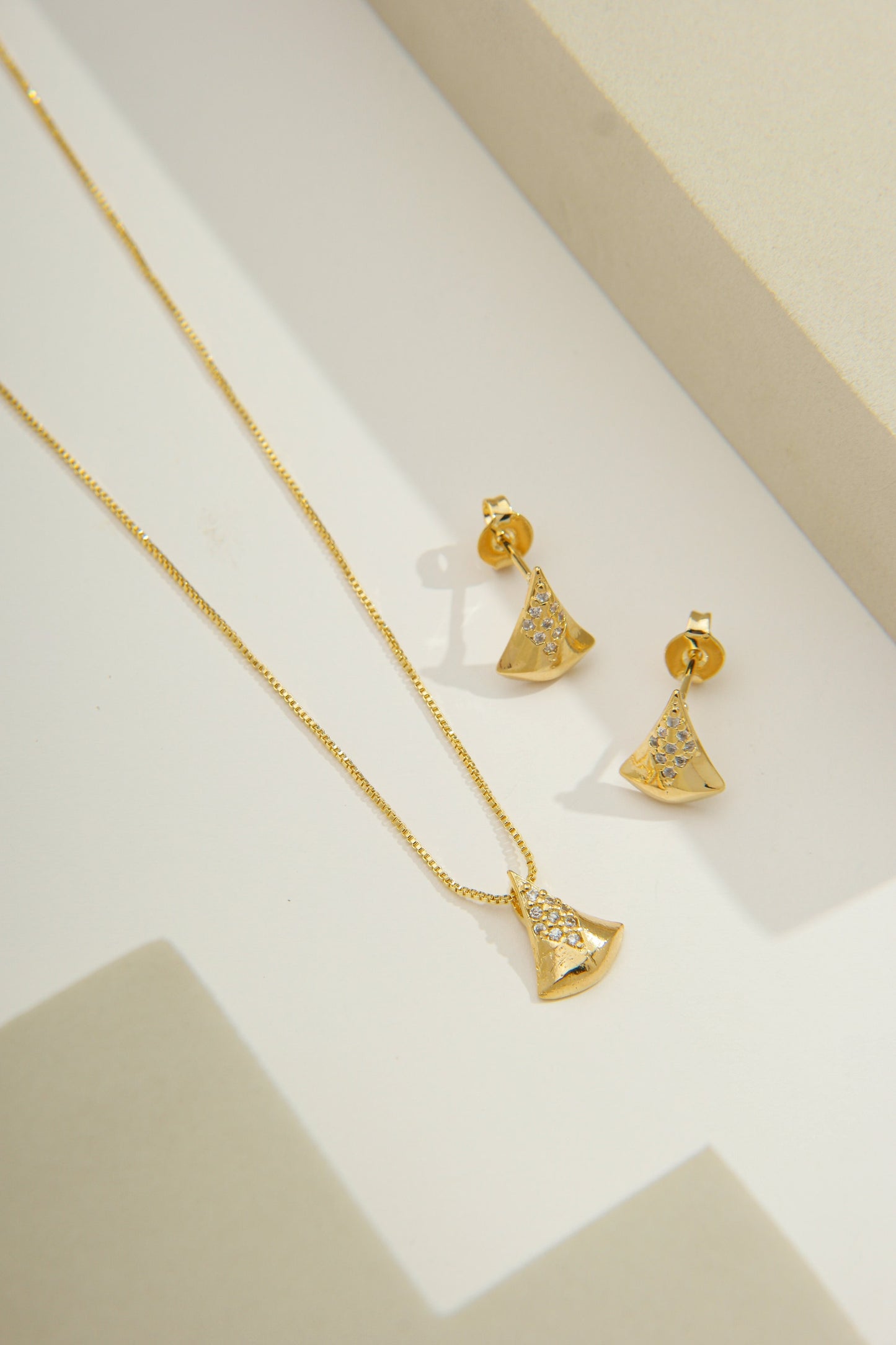 Curved Triangle Zirconia Jewelry Set Gold