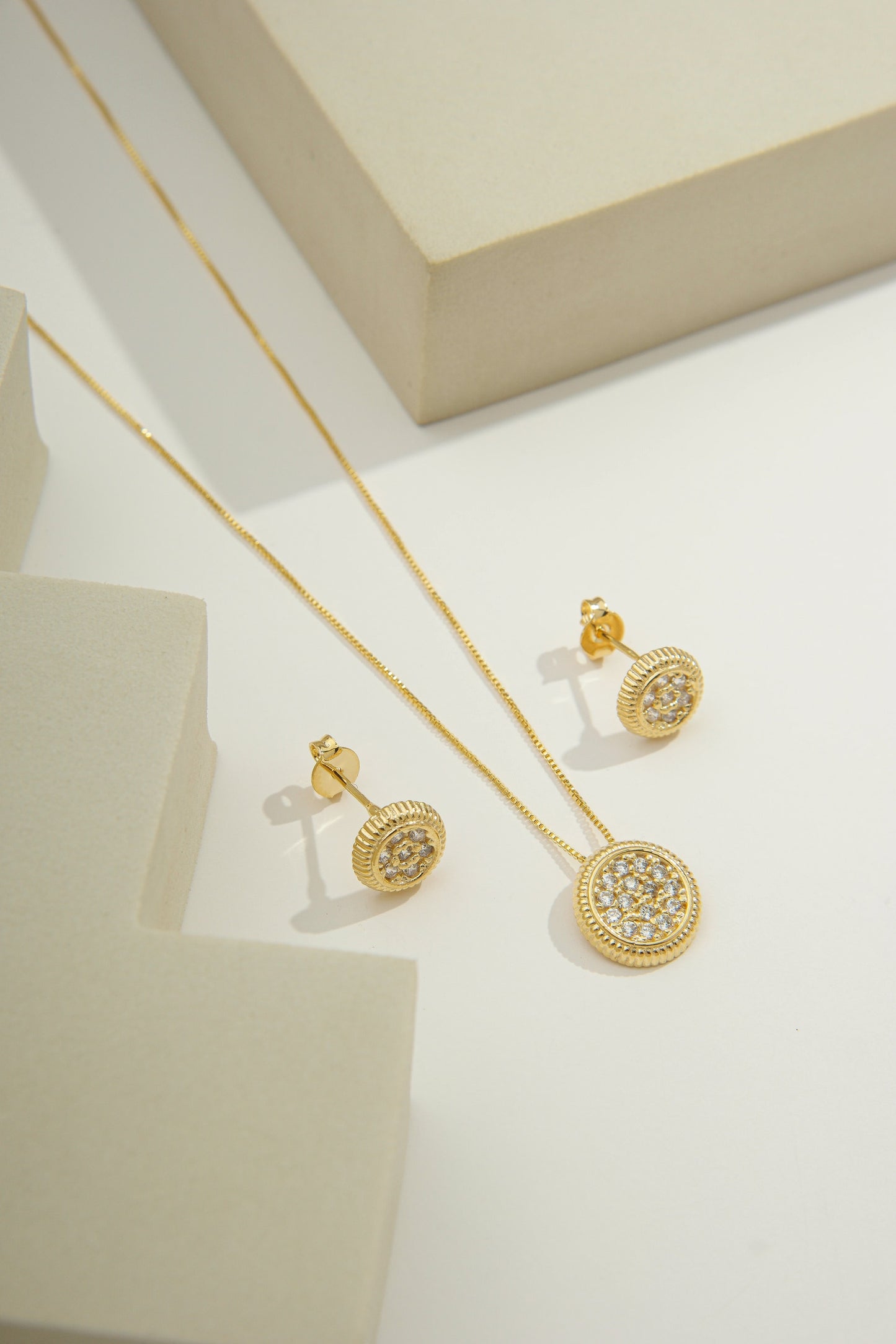 Delicate Round Zirconia Jewelry Set Gold