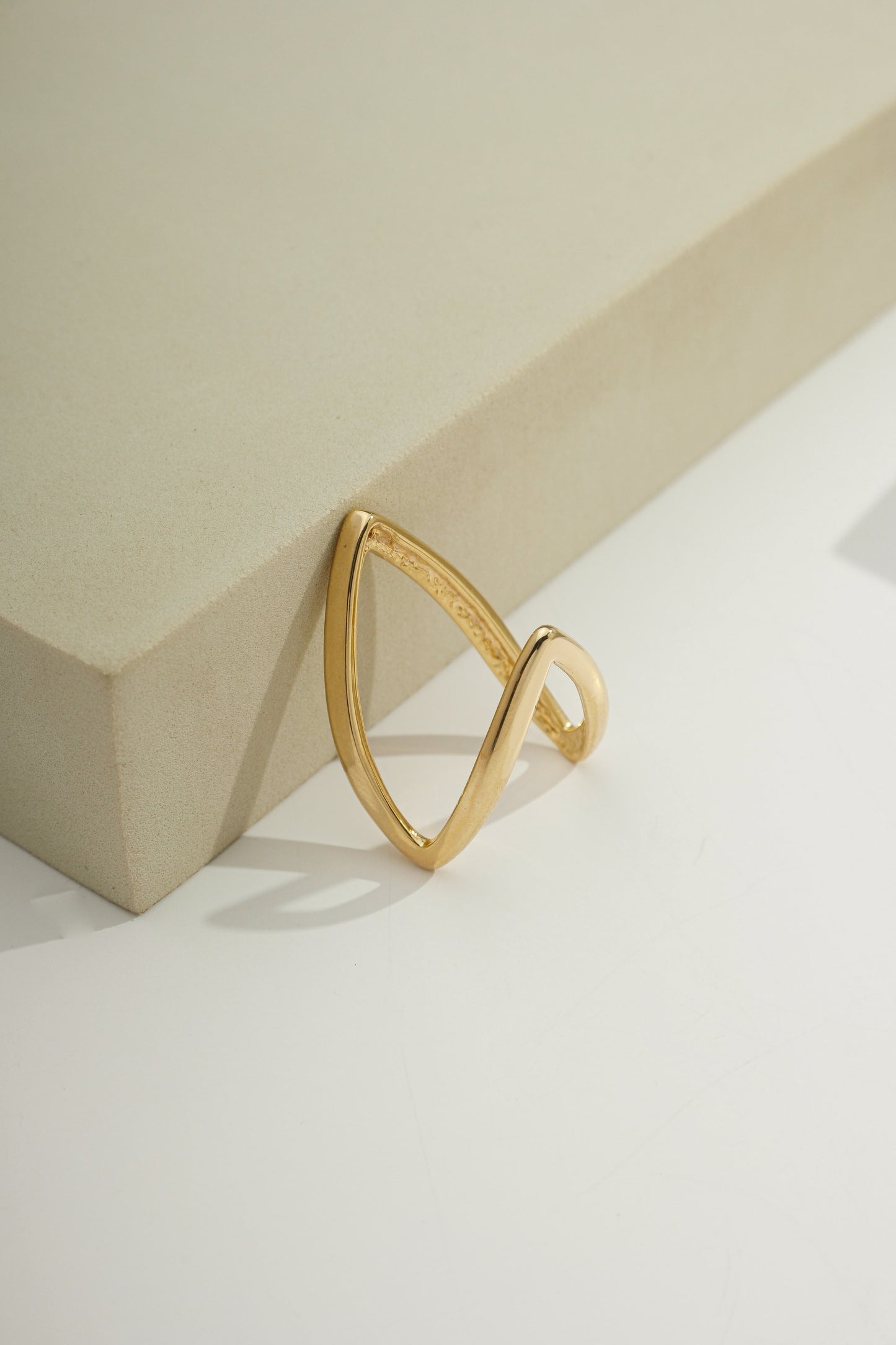 Adjustable V-Shaped Ring with Zirconia Gold