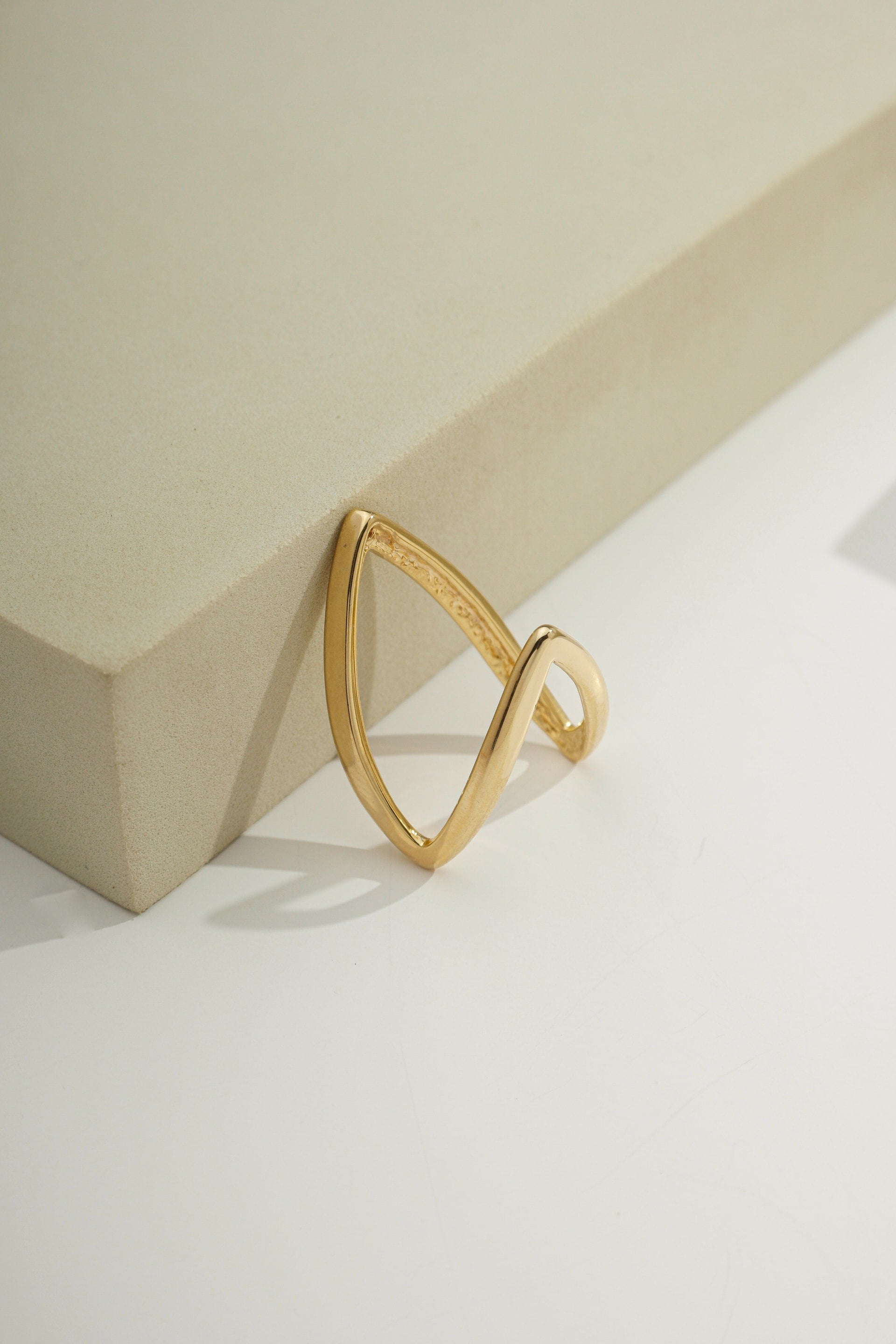 Adjustable V-Shaped Ring with Zirconia Gold