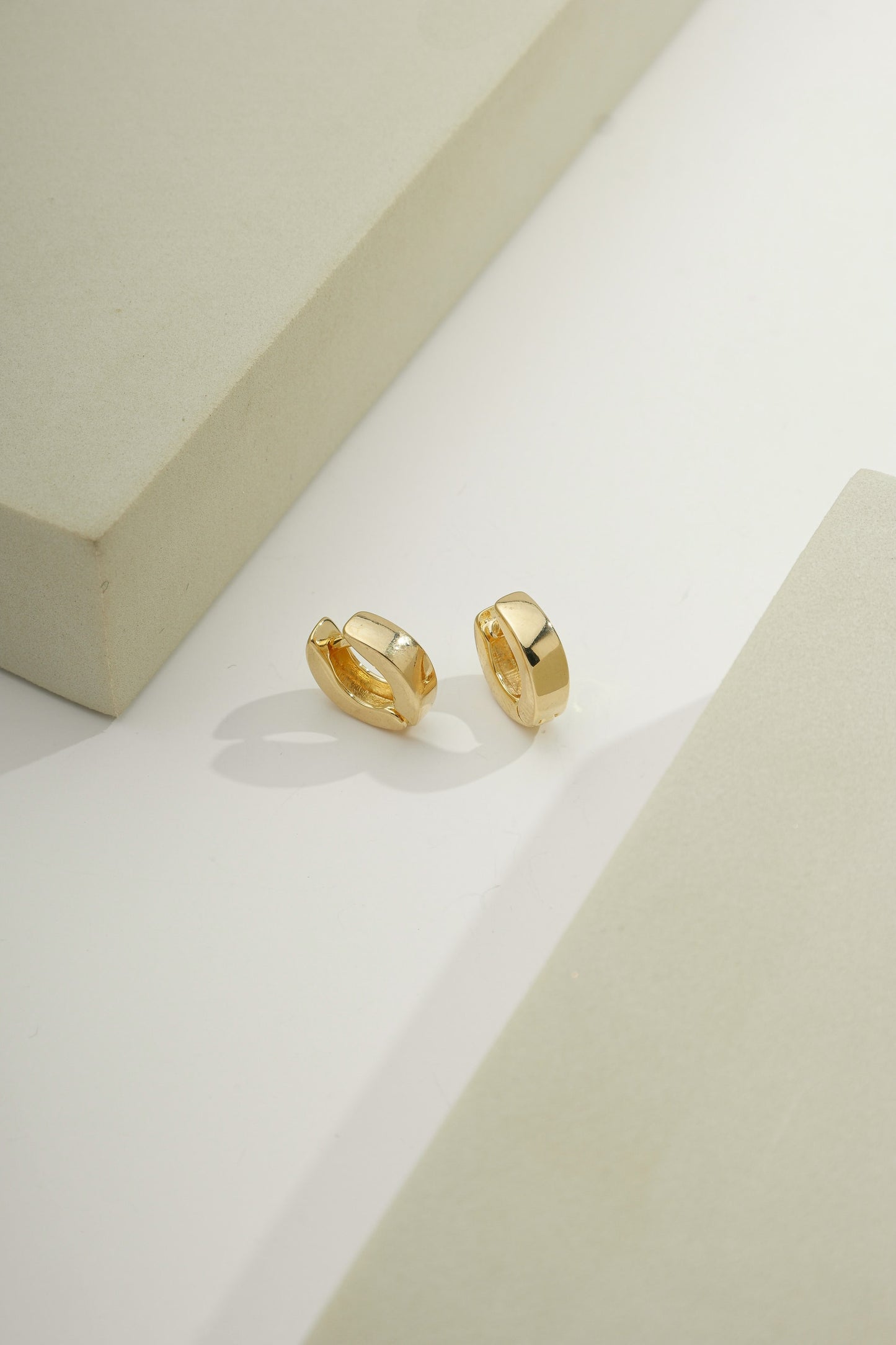 Brazilian Dainty Huggie Gold