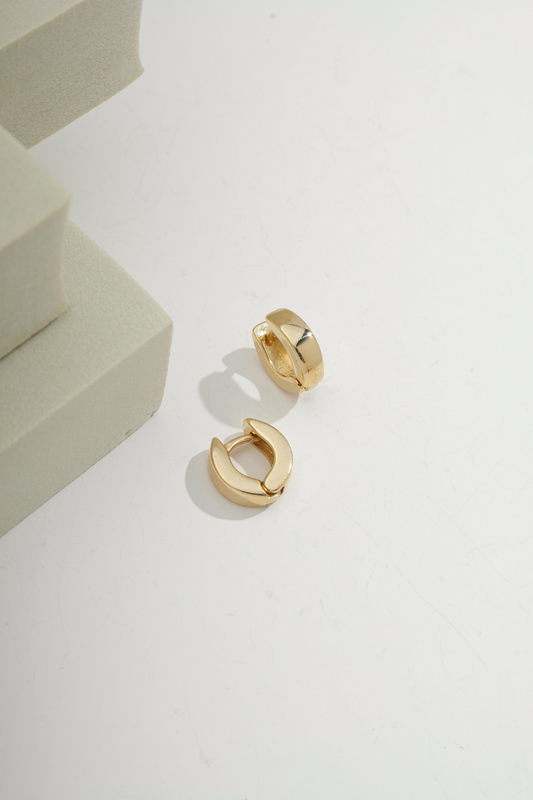 Brazilian Dainty Huggie Gold