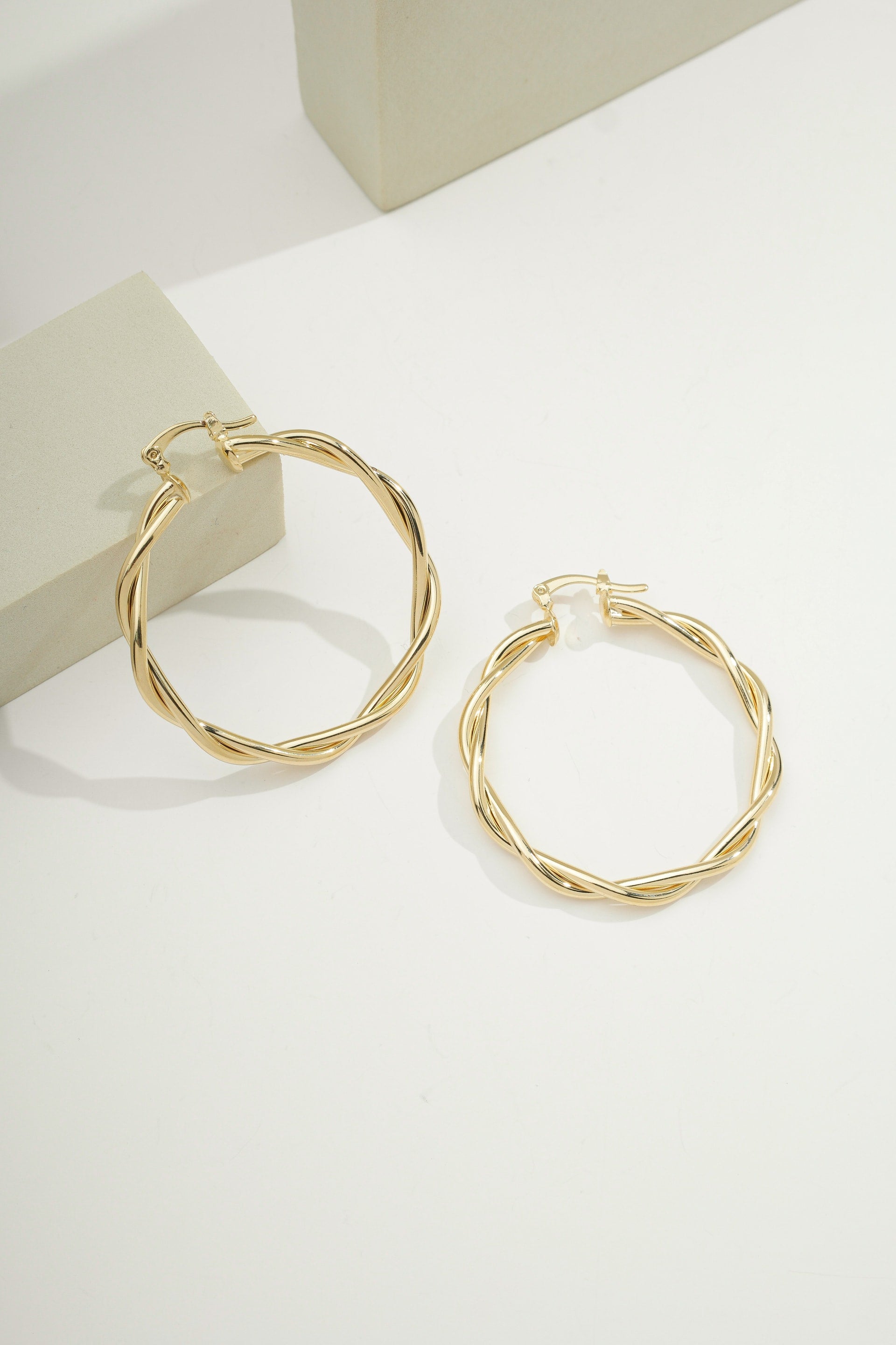 Dainty Twisted Hoops Gold