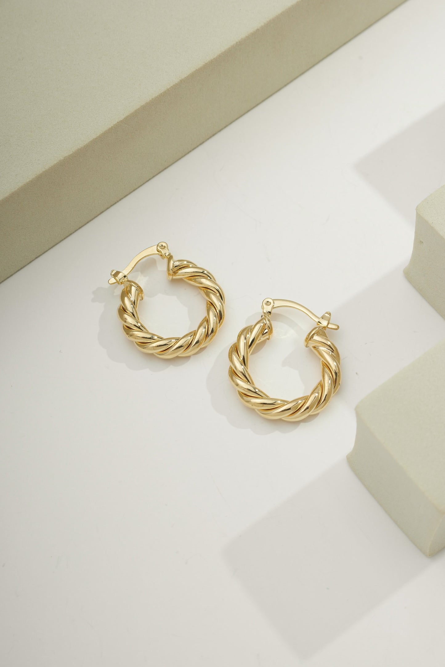 Small Twisted Hoops Gold