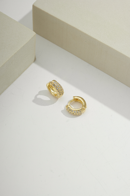 Pelourinho Dainty Huggie Gold