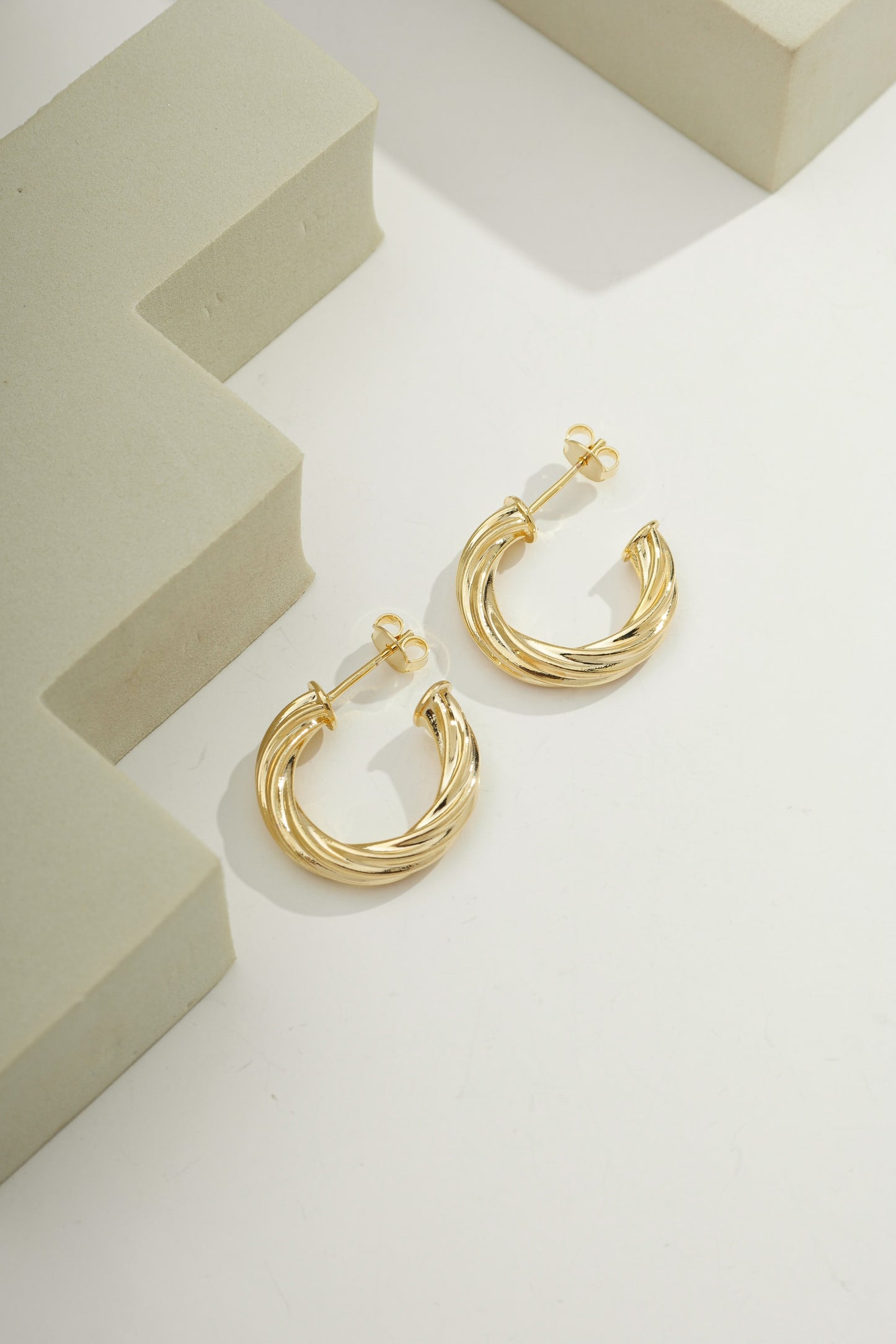 Small Sculptural Hoops Gold