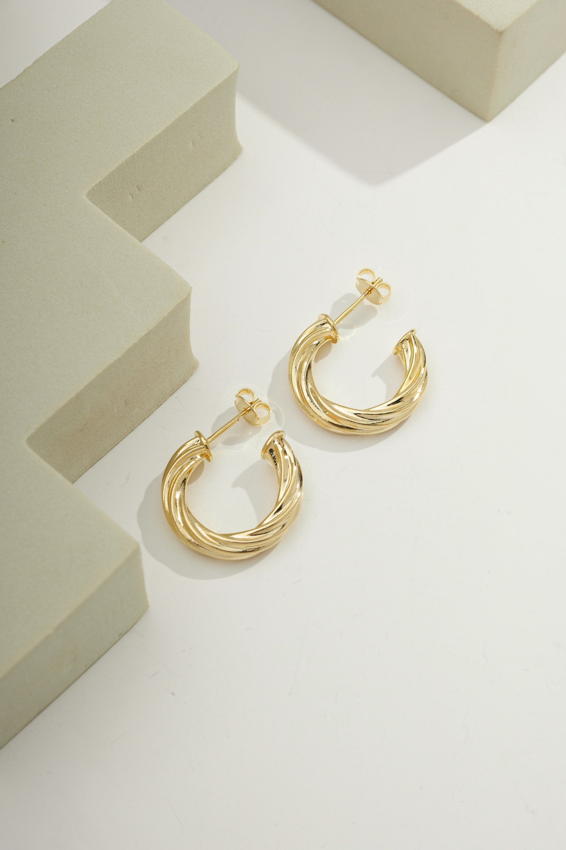 Small Sculptural Hoops Gold