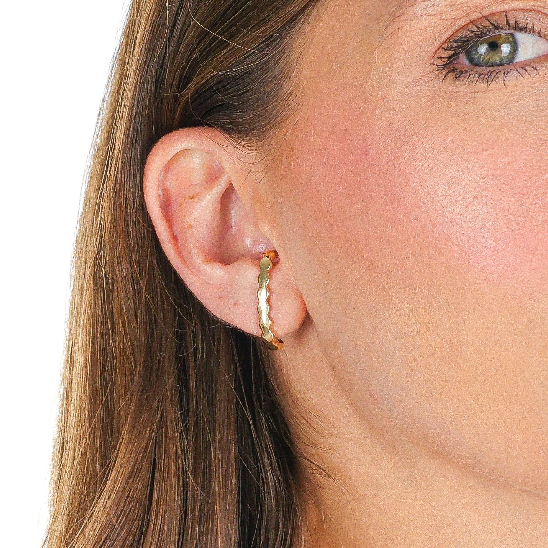 Dainty Arc Earring Gold