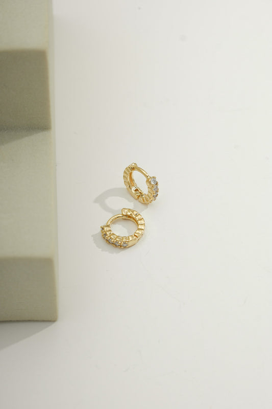 Elise Pavé Huggies Gold