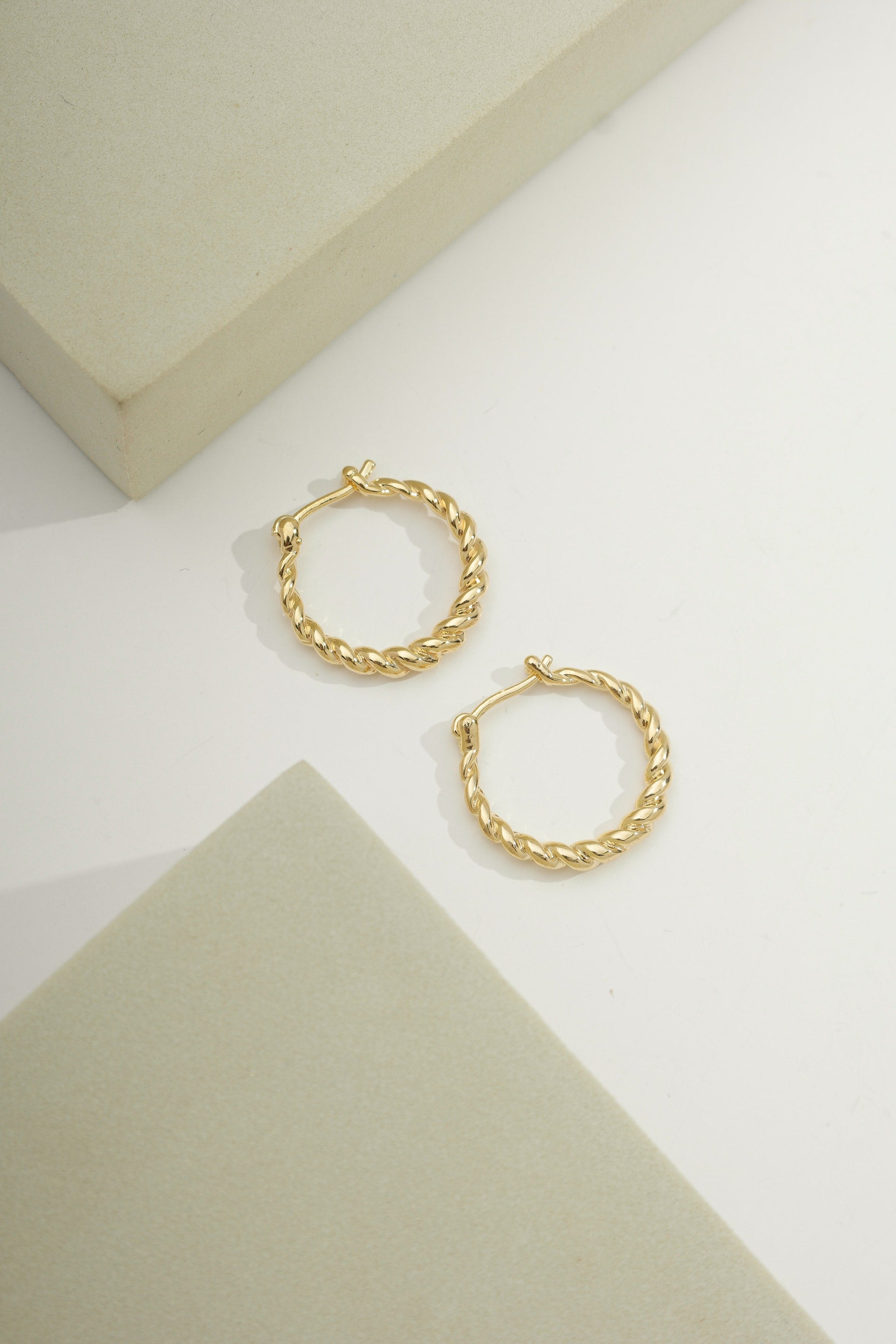 Dainty Mariner Hoops Gold