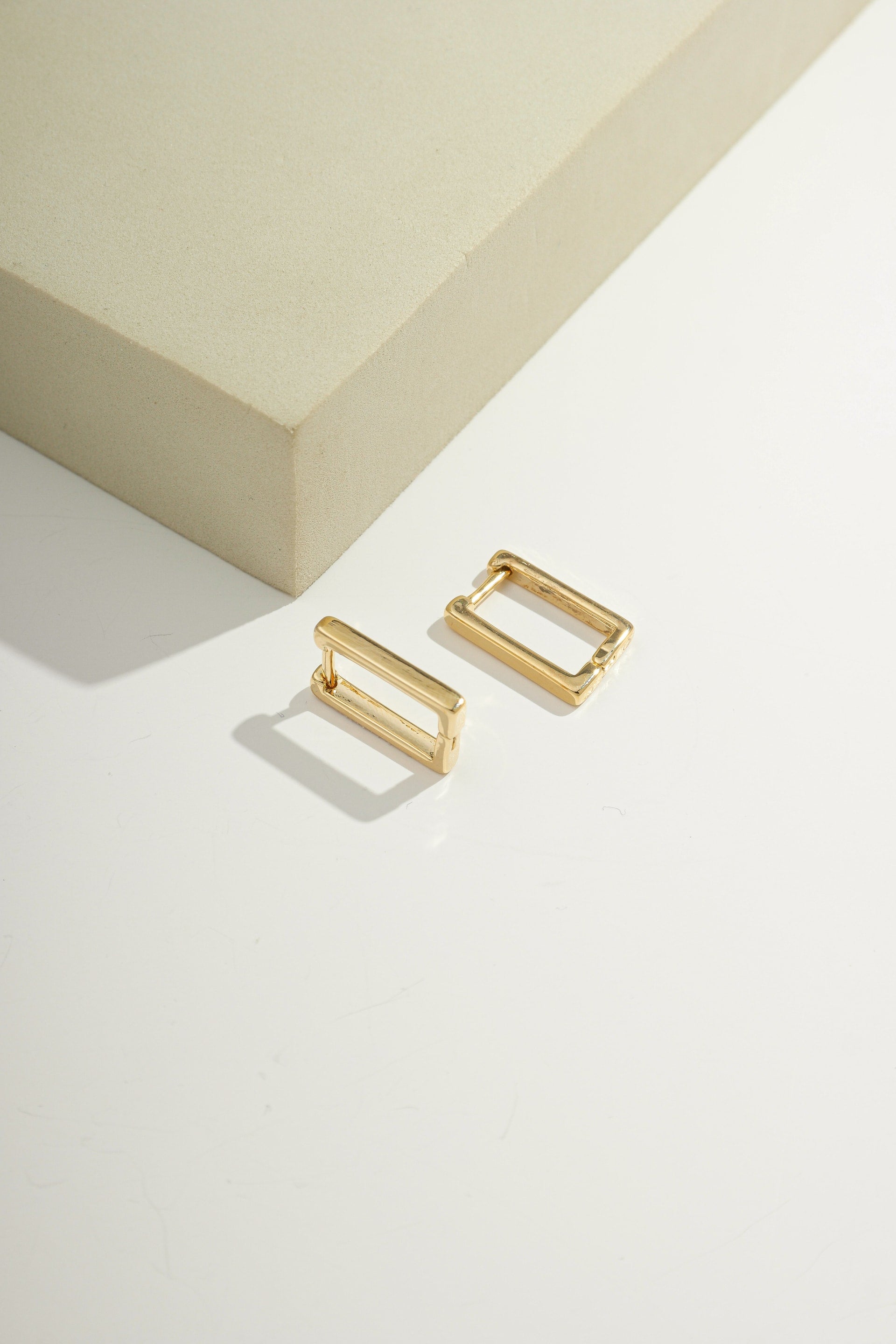Rectangular Minimal Hoops Gold