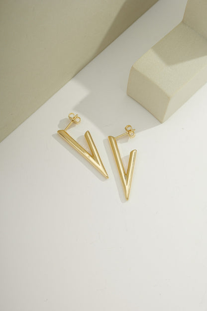 Statement V Stud Gold