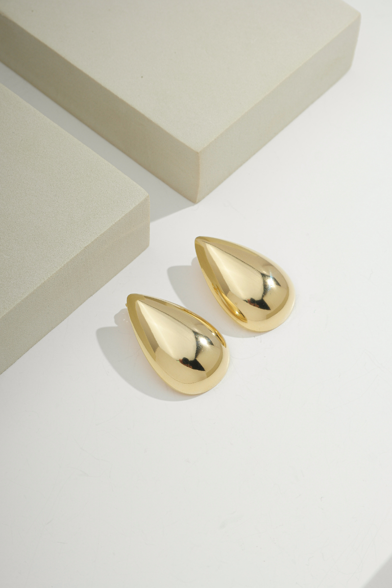 Elegant Teardroop Earrings Gold