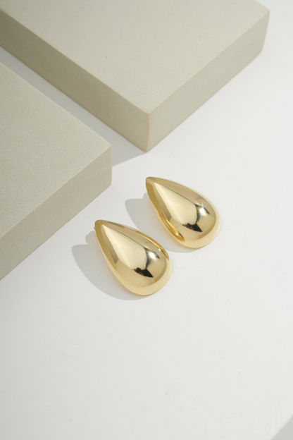 Elegant Teardroop Earrings Gold