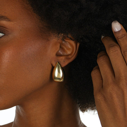 Elegant Teardroop Earrings Gold