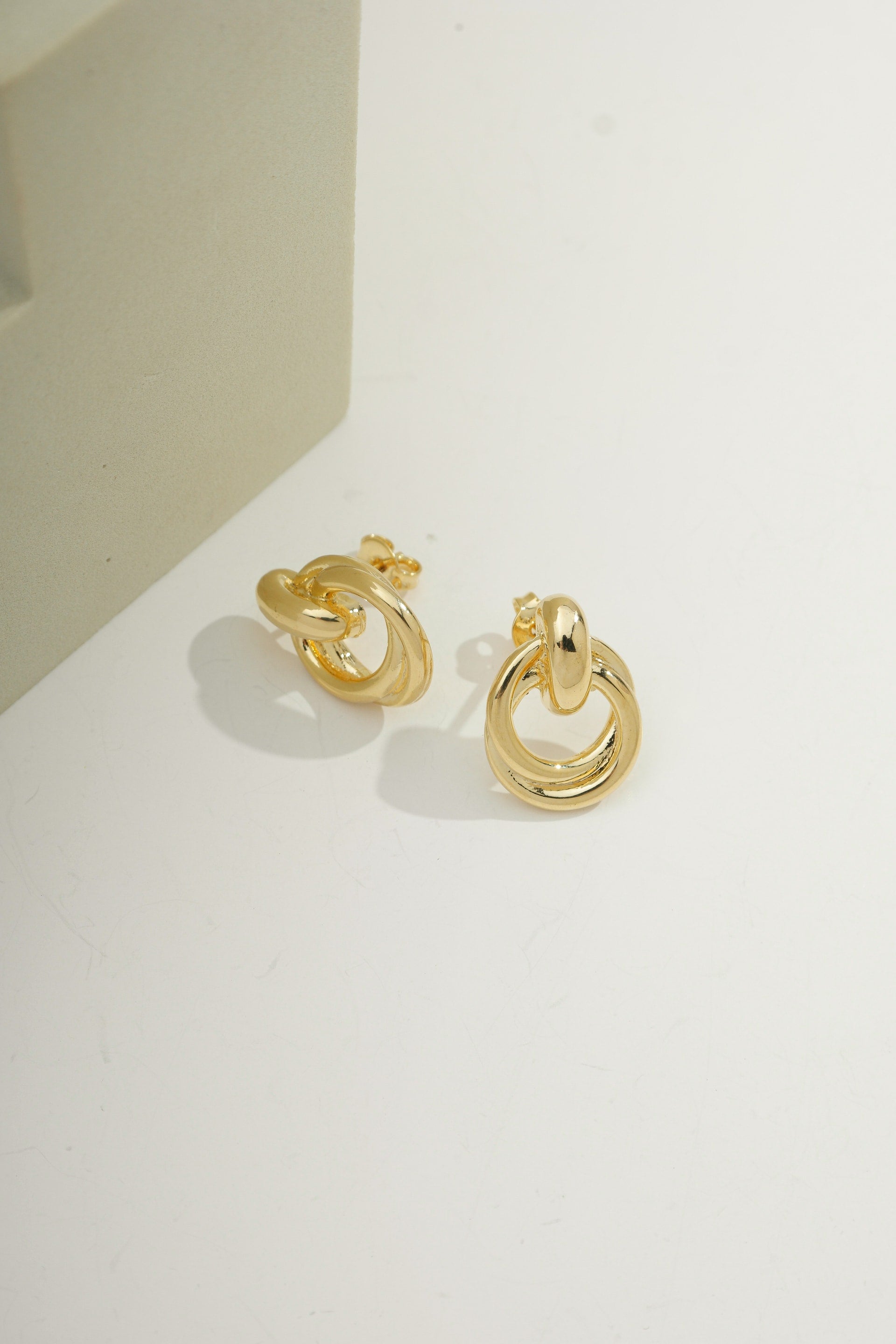 Double Knot Earring Gold