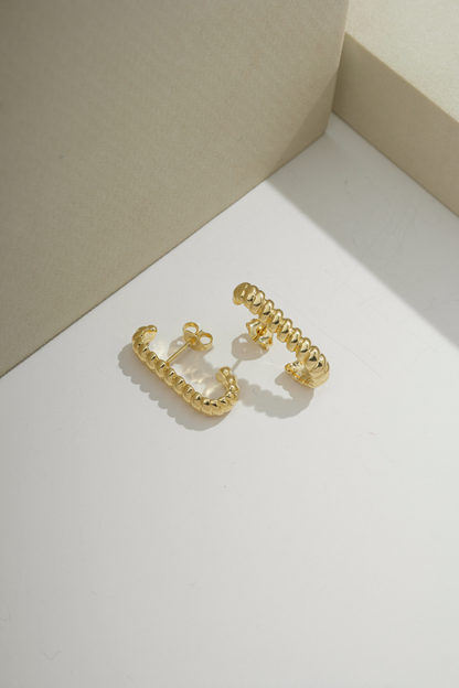 Thin Rope Arc Earring Gold