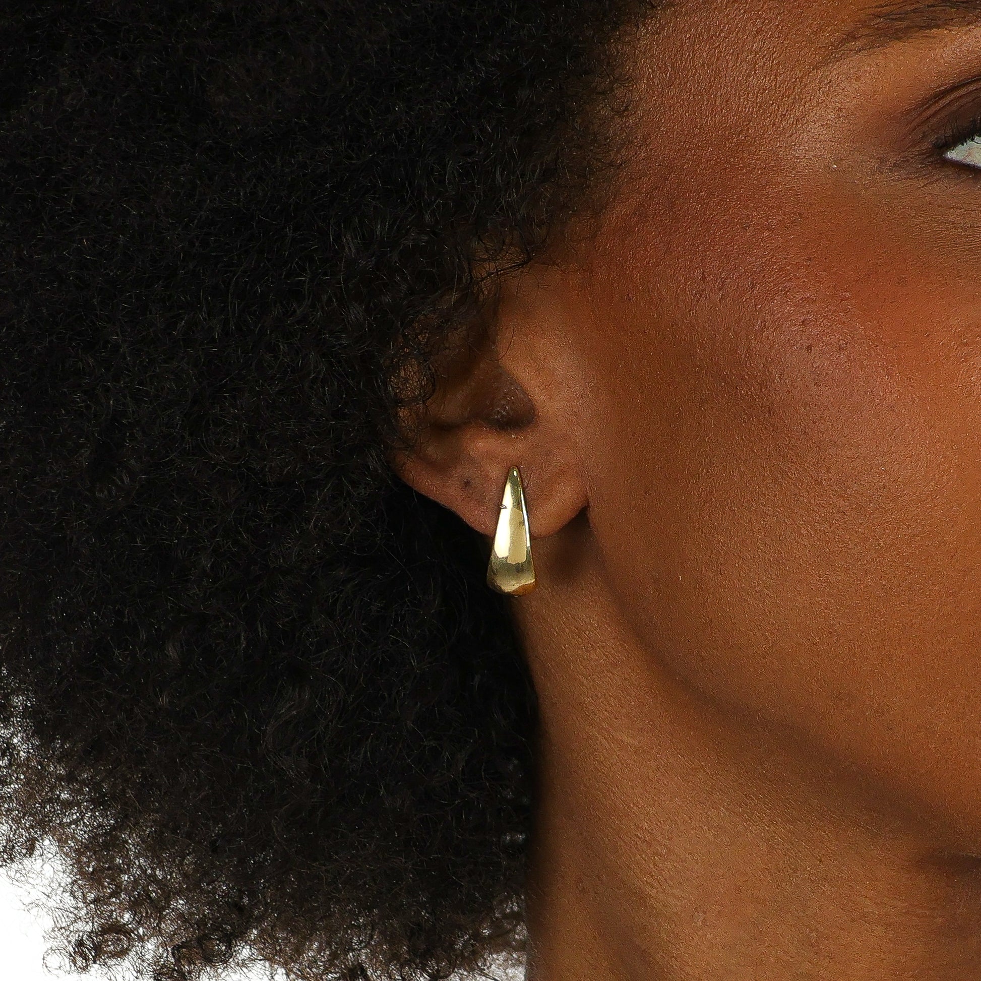 Featherlight Teardrop Earring Gold