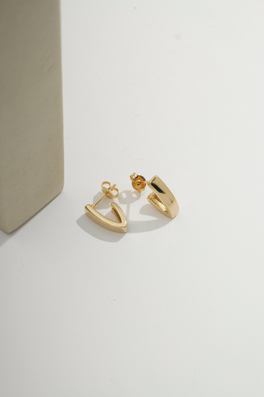 Minimalist V Huggie Gold