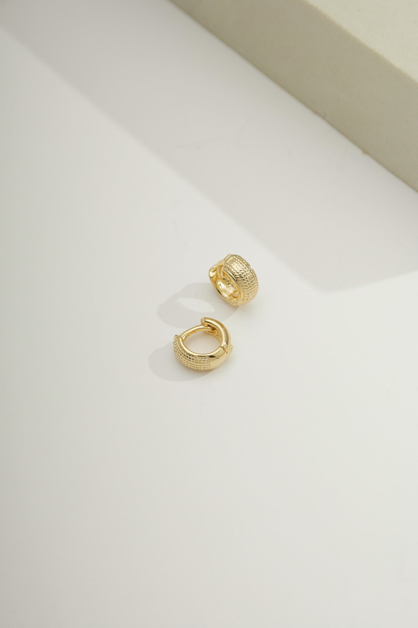 Textured Dotted Huggies - 10mm