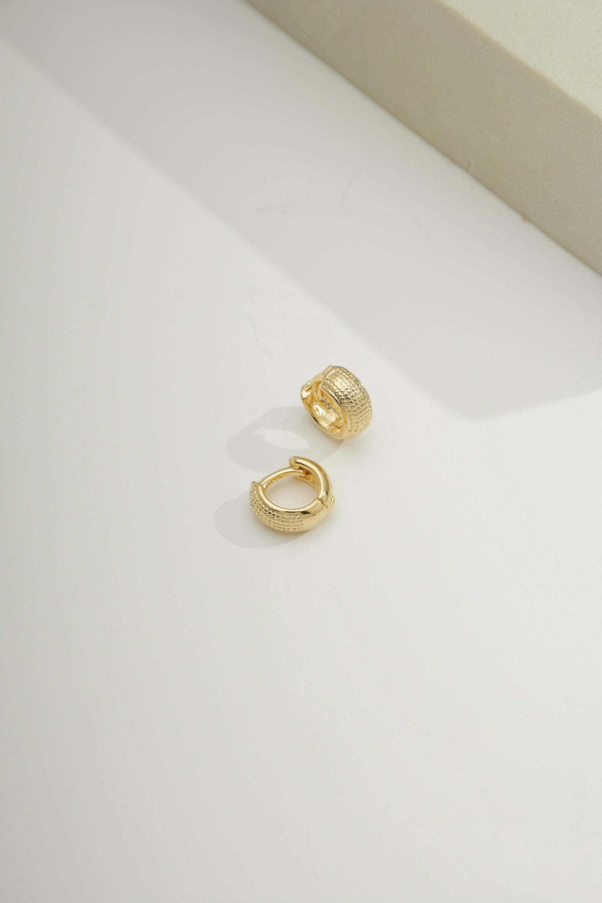 Textured Dotted Huggies - 10mm