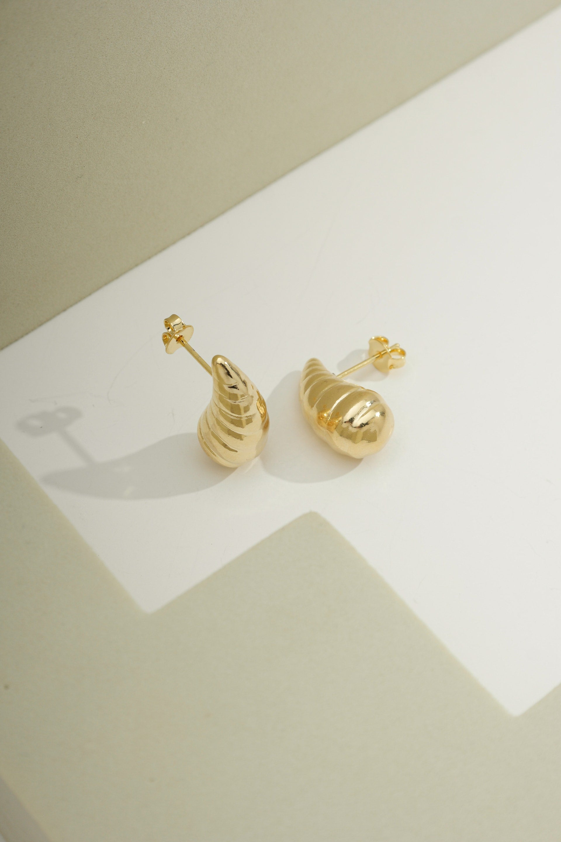Small Raindrop Earrings Gold