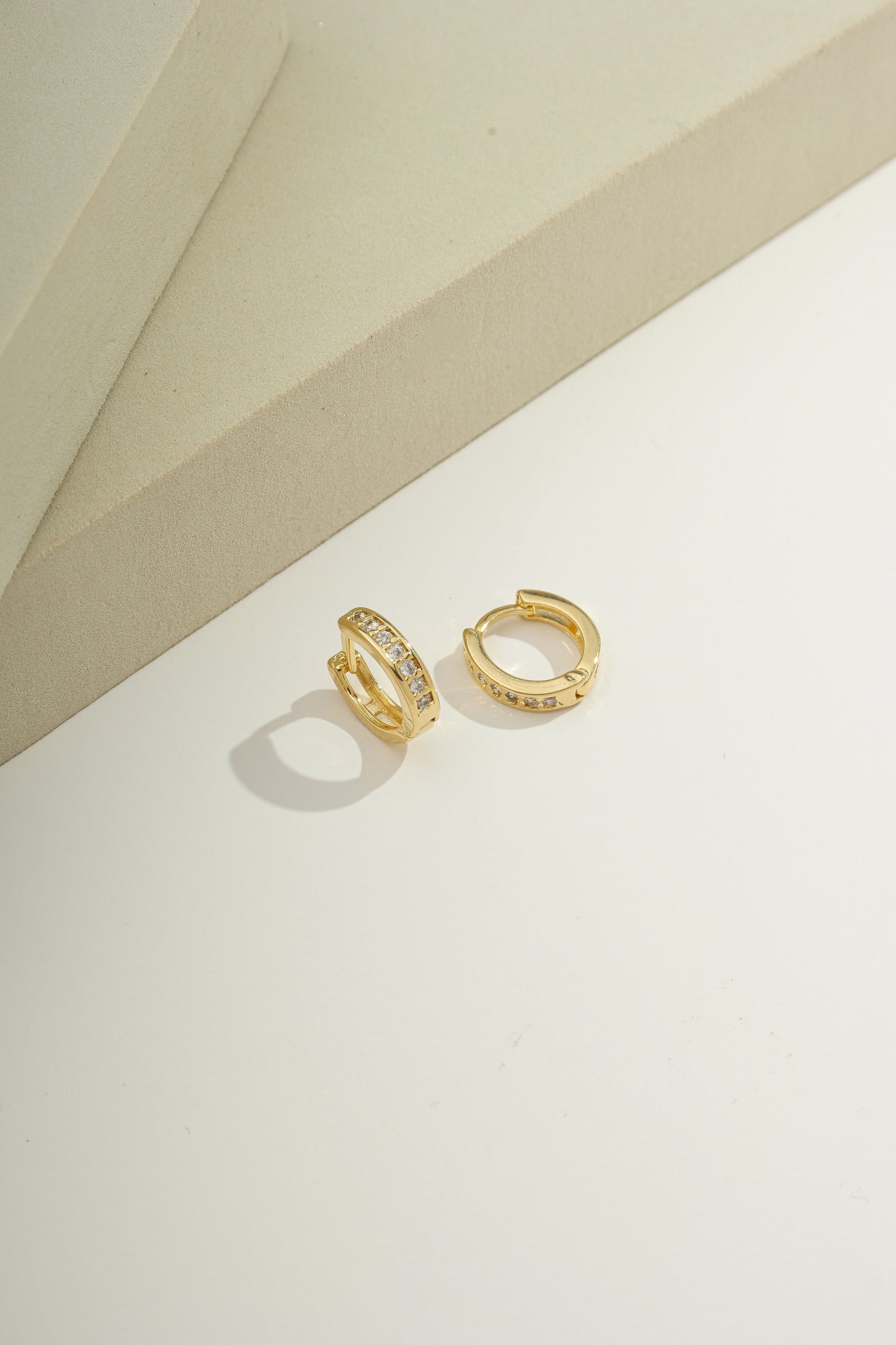 Vera Pavé Huggies Gold