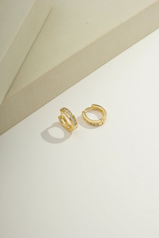 Vera Pavé Huggies Gold