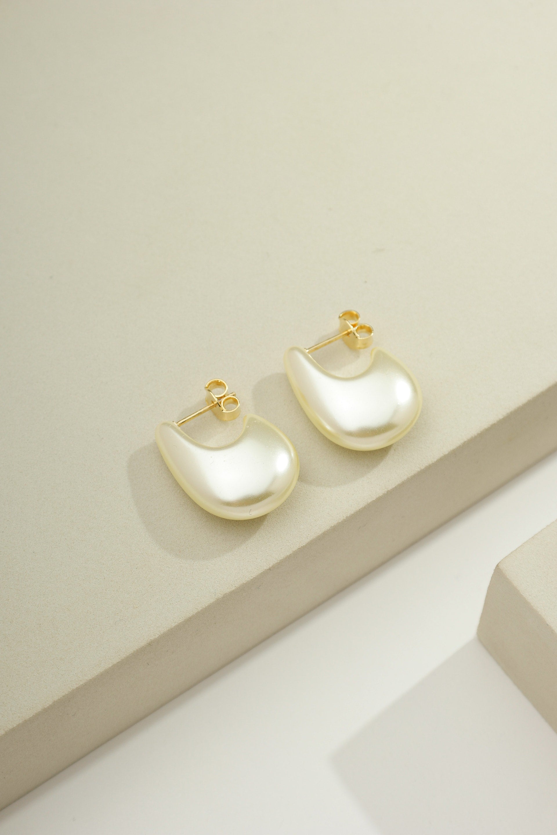 Grande Pearlized Teardrop Earrings Gold