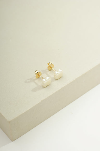 Pearlized Lucky Clover Studs Gold