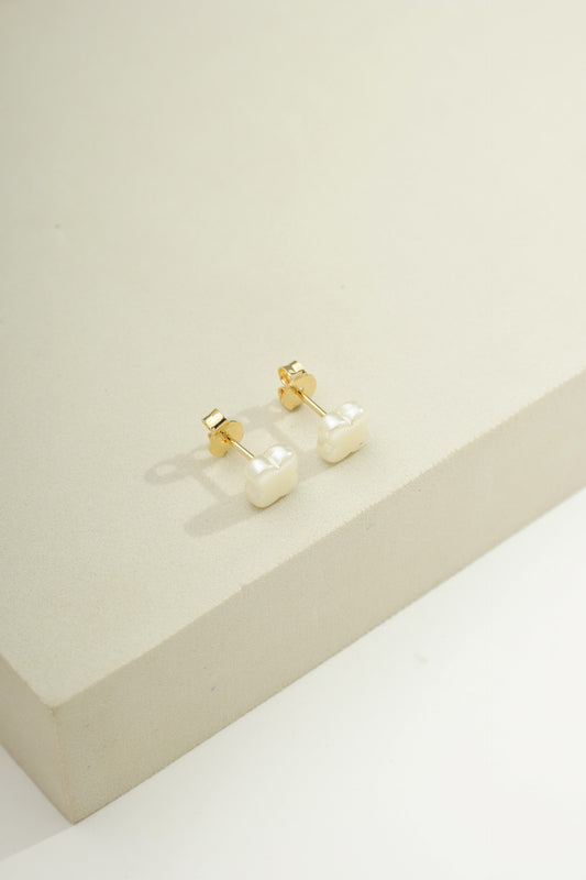 Pearlized Lucky Clover Studs Gold