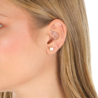 Grande Pearlized Lucky Clover Studs Gold