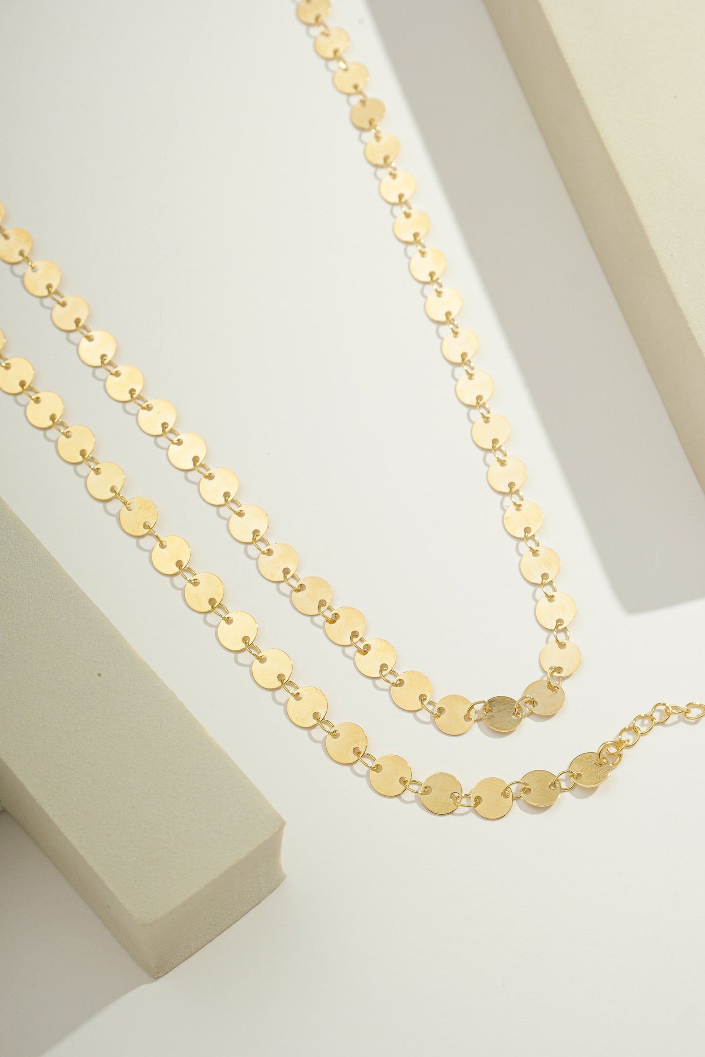 Shimmering Disc Chain Bracelet Gold / 16"
