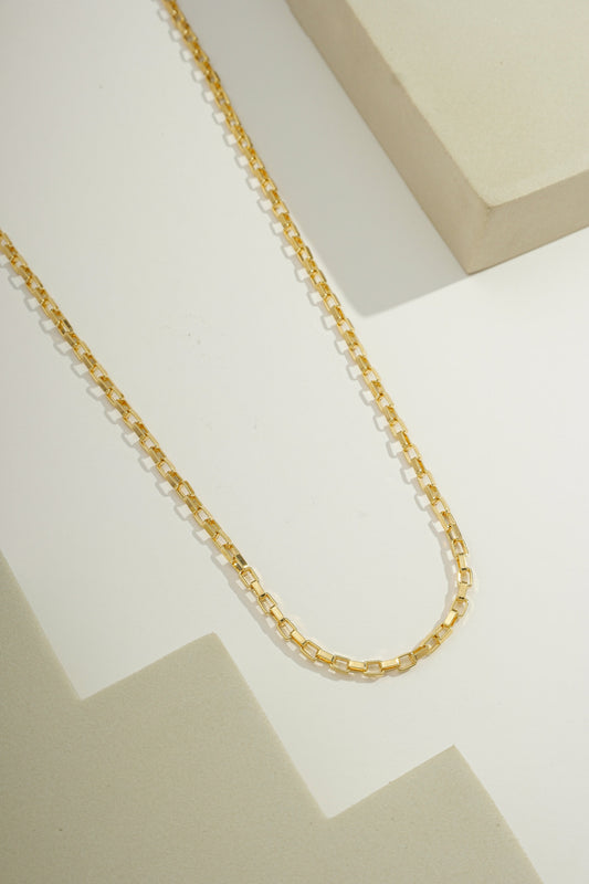 Sleek Rectangular Link Chain - 2,6mm Wide Gold / 18"