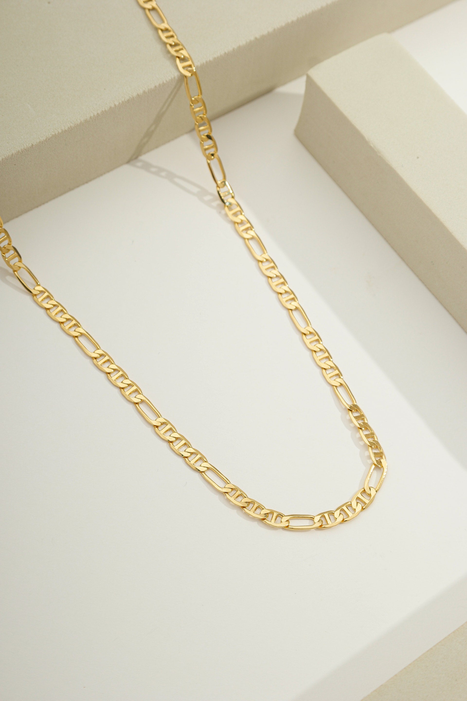Classic Figaro Chain Gold