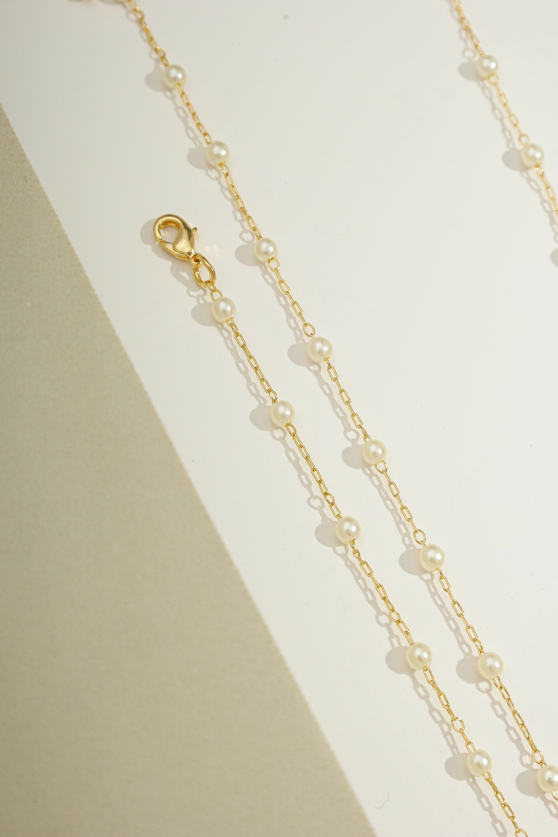 Delicate Pearl Station Chain Gold / 6"