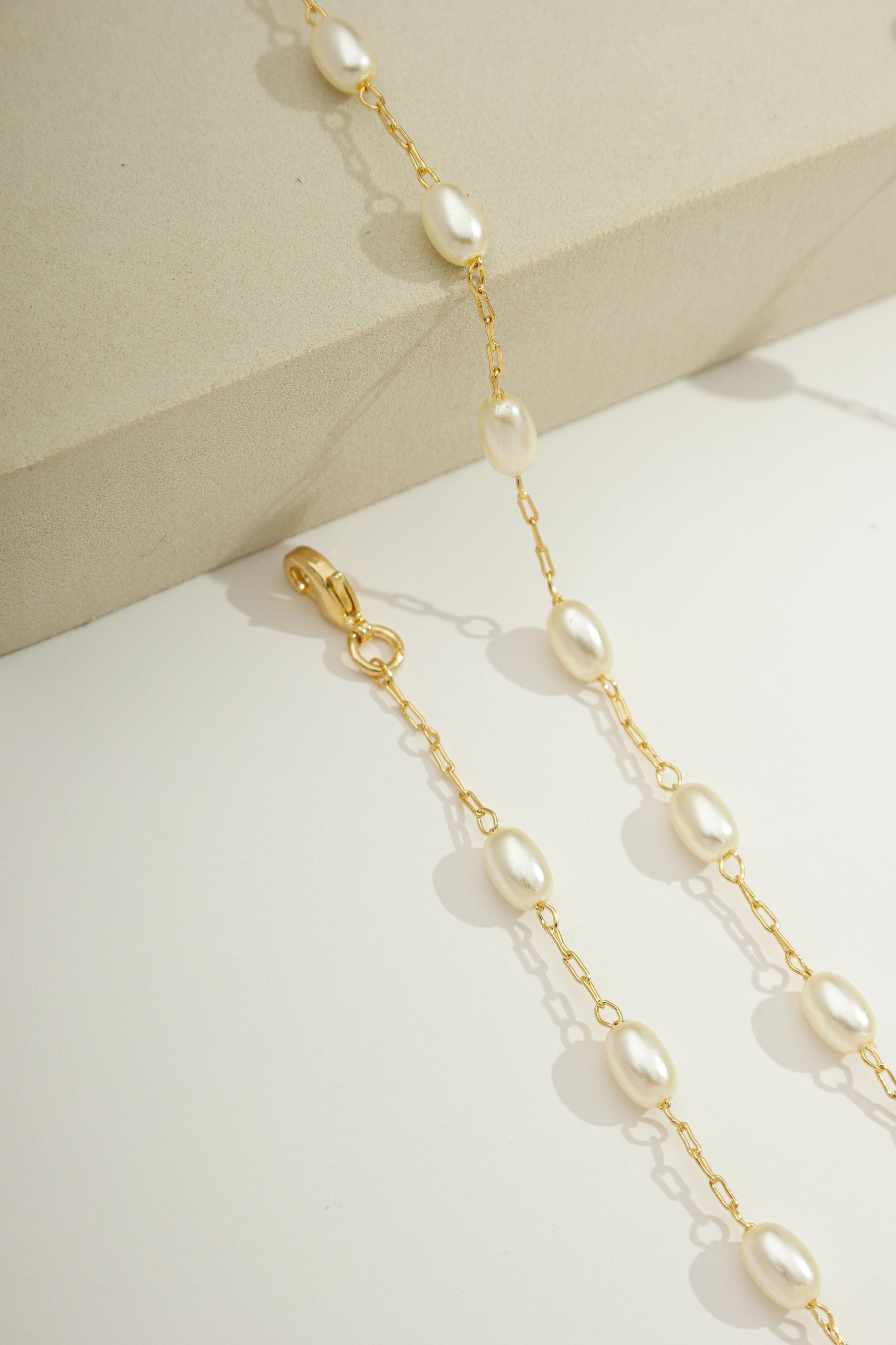 Delicate Pearl Chain Gold / 6"