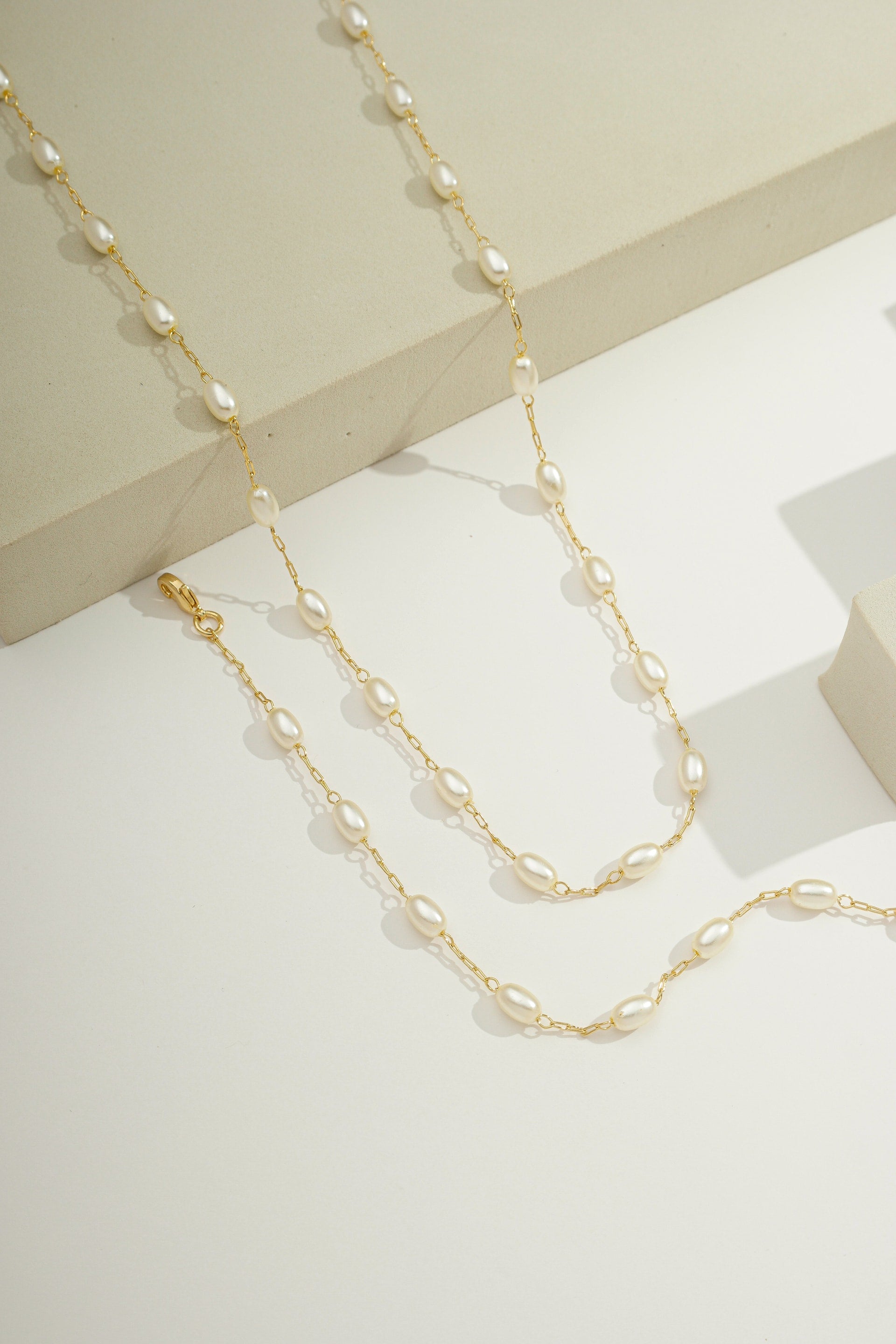 Delicate Pearl Chain Gold / 16"