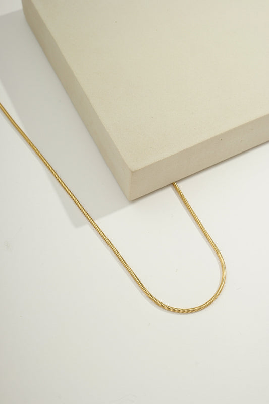 Sleek Snake Chain Necklace - 1,6mm Wide Gold
