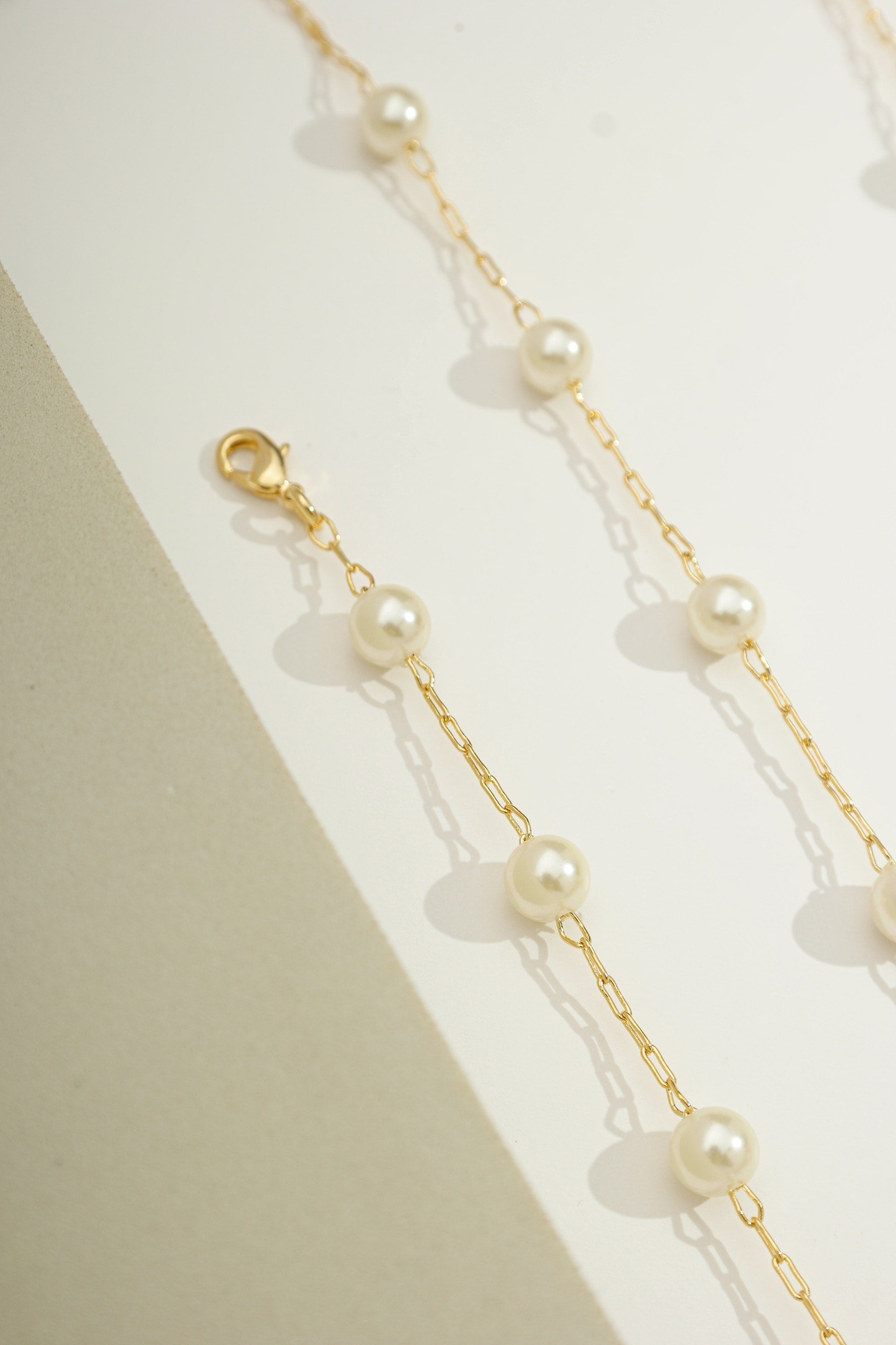 Elegant Floating Pearl Chain Gold / 6"
